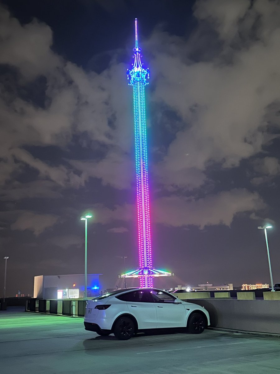 570_chris's tweet photo. Timing is everything. ⚡️⚡️

@elonmusk @Tesla @Teslarati #tesla #ModelY #orlando https://t.co/WBL56pJsfm
