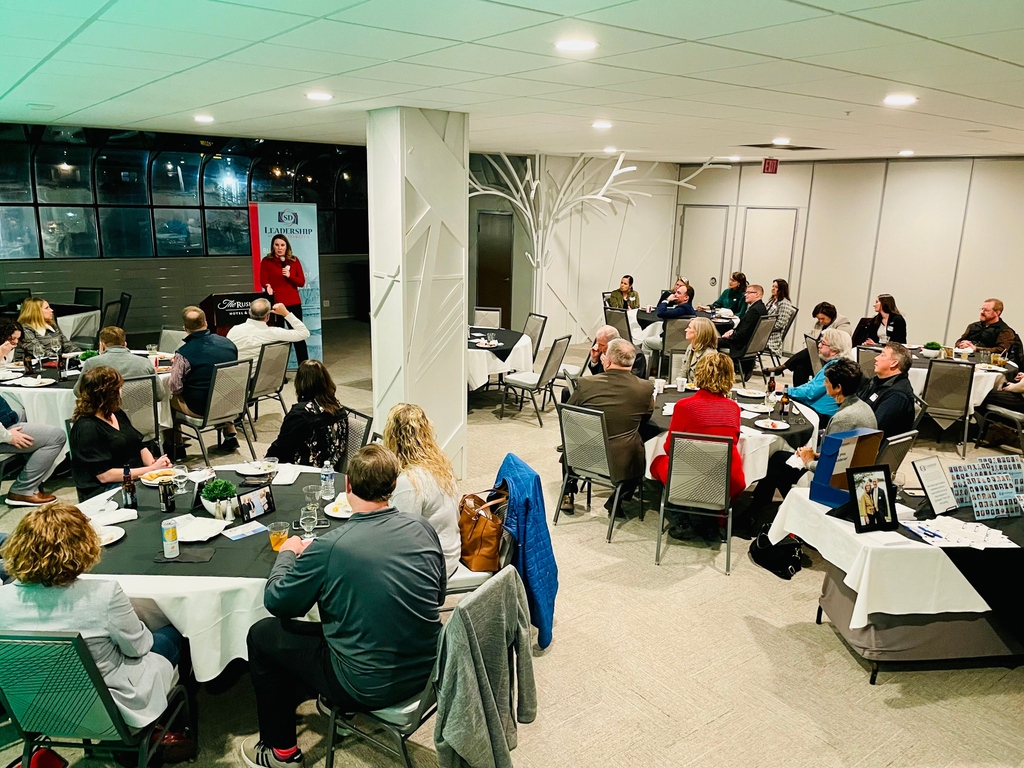 leadershipsodak's tweet photo. A big THANK YOU to all the folks who joined us in Rapid last night to celebrate Rick &amp; Val. So great to see alumni, current class members, sponsors, board members, and friends. Thank you for giving your time to honor these two. ❤️
#LeadSD #LeadOn #legacy #nodryeyes https://t.co/QR1u0H9xk6