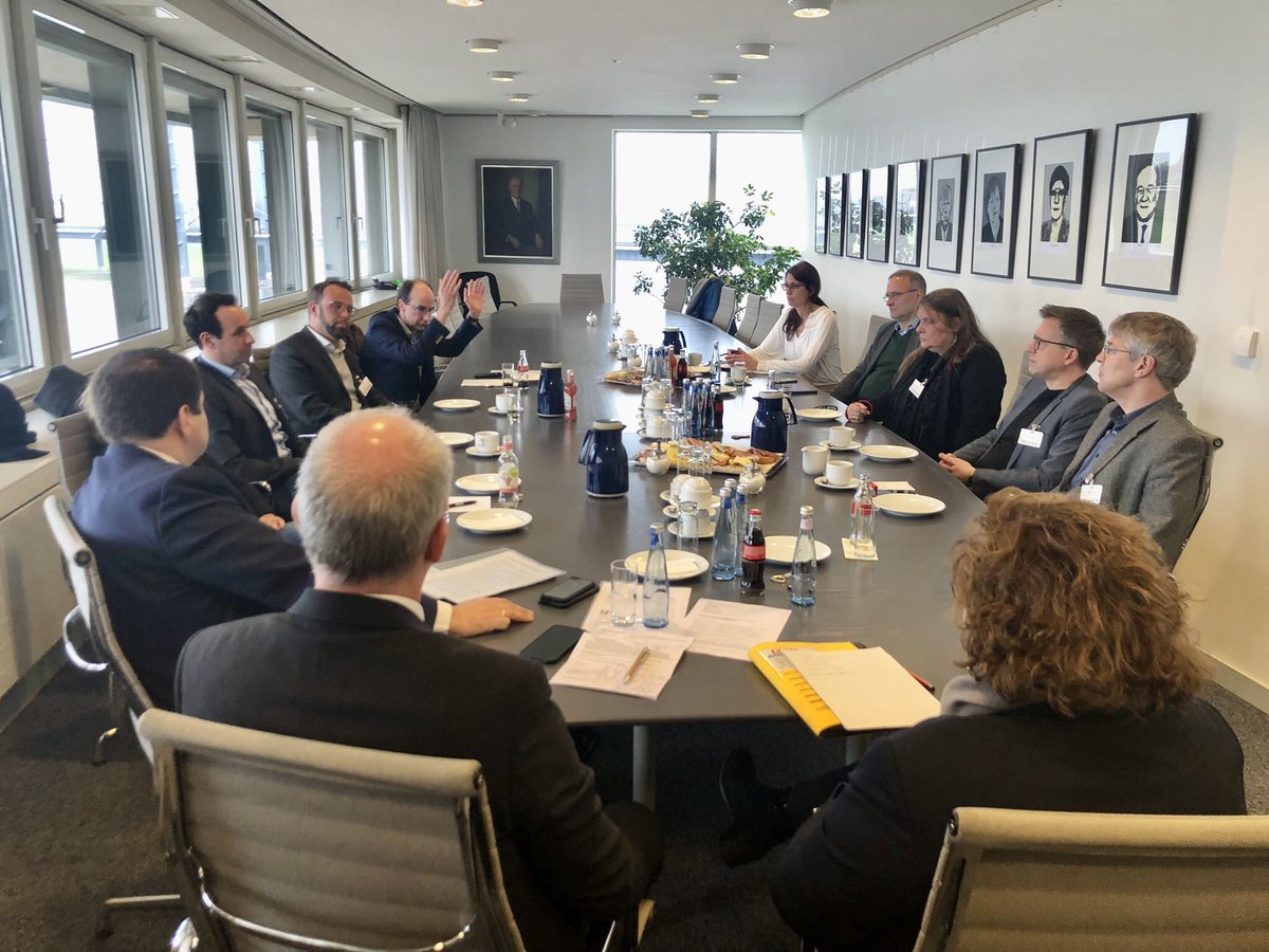 mbeimnrw's tweet image. Minister @n_liminski im Gespräch mit Chefredakteuren der #NRW Lokalradios: „Starker, unabhängiger Journalismus vor Ort ist wichtiger denn je. Die Landesregierung wird sich weiterhin stark machen für einen lebendigen #Lokalfunk im ganzen Land.“