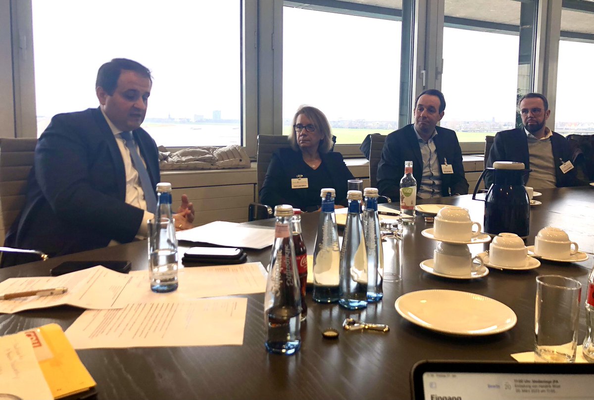 mbeimnrw's tweet image. Minister @n_liminski im Gespräch mit Chefredakteuren der #NRW Lokalradios: „Starker, unabhängiger Journalismus vor Ort ist wichtiger denn je. Die Landesregierung wird sich weiterhin stark machen für einen lebendigen #Lokalfunk im ganzen Land.“