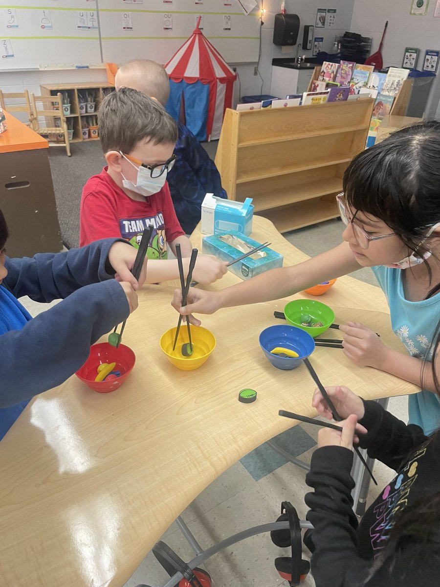 JSMSoderling's tweet photo. Happy Lunar New Year! Students celebrated the year of the rabbit! https://t.co/ydyDg5PFWN