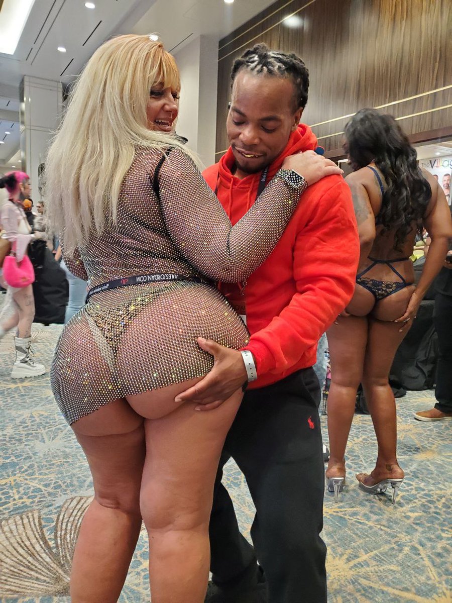 1GLustig's tweet photo. Totally did not see I did not post from AVN's... such a hot guy... likes a big ass @dreads_way 💋��💋 https://t.co/6GKaqBLvb6