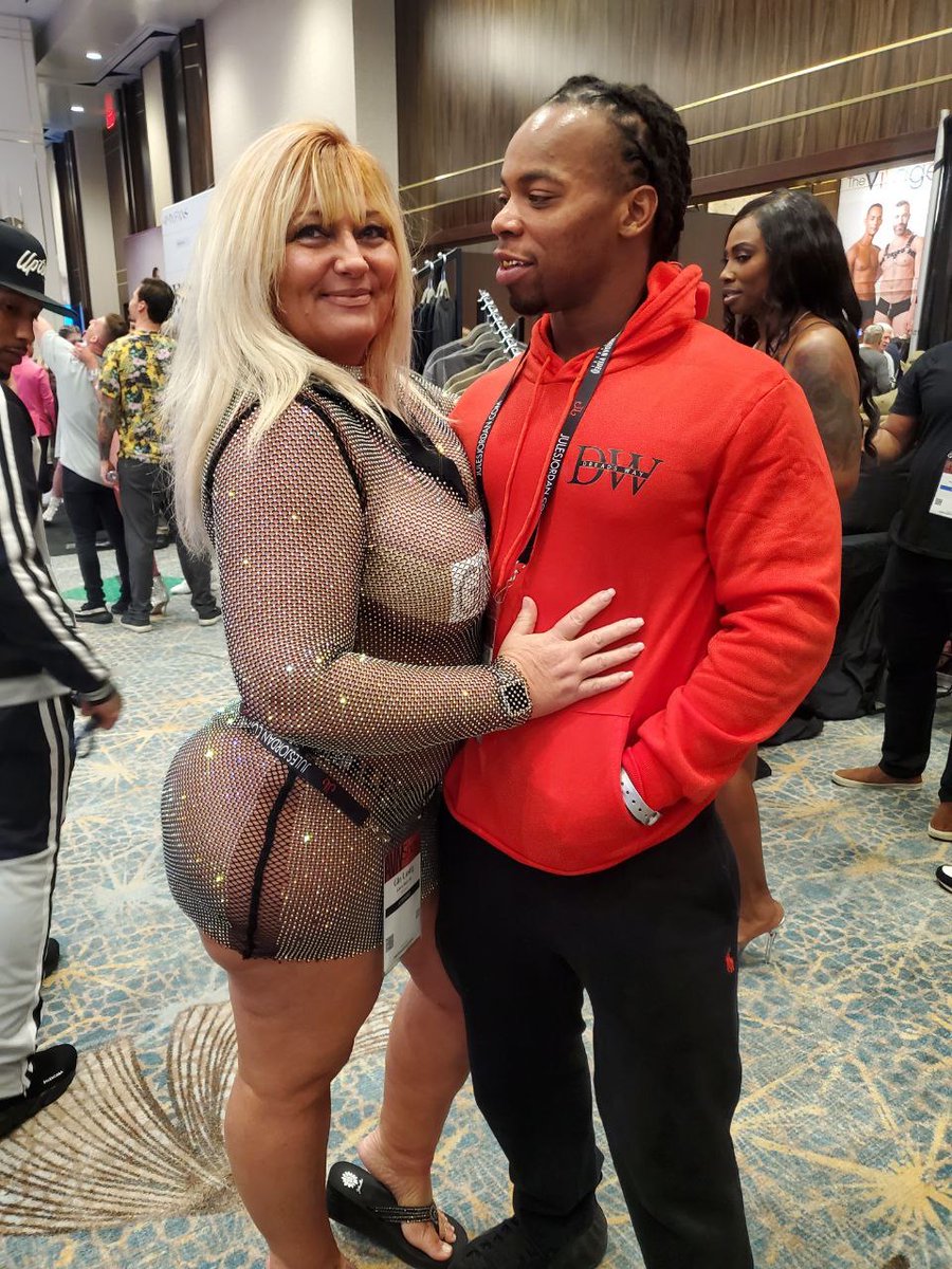 1GLustig's tweet photo. Totally did not see I did not post from AVN's... such a hot guy... likes a big ass @dreads_way 💋��💋 https://t.co/6GKaqBLvb6