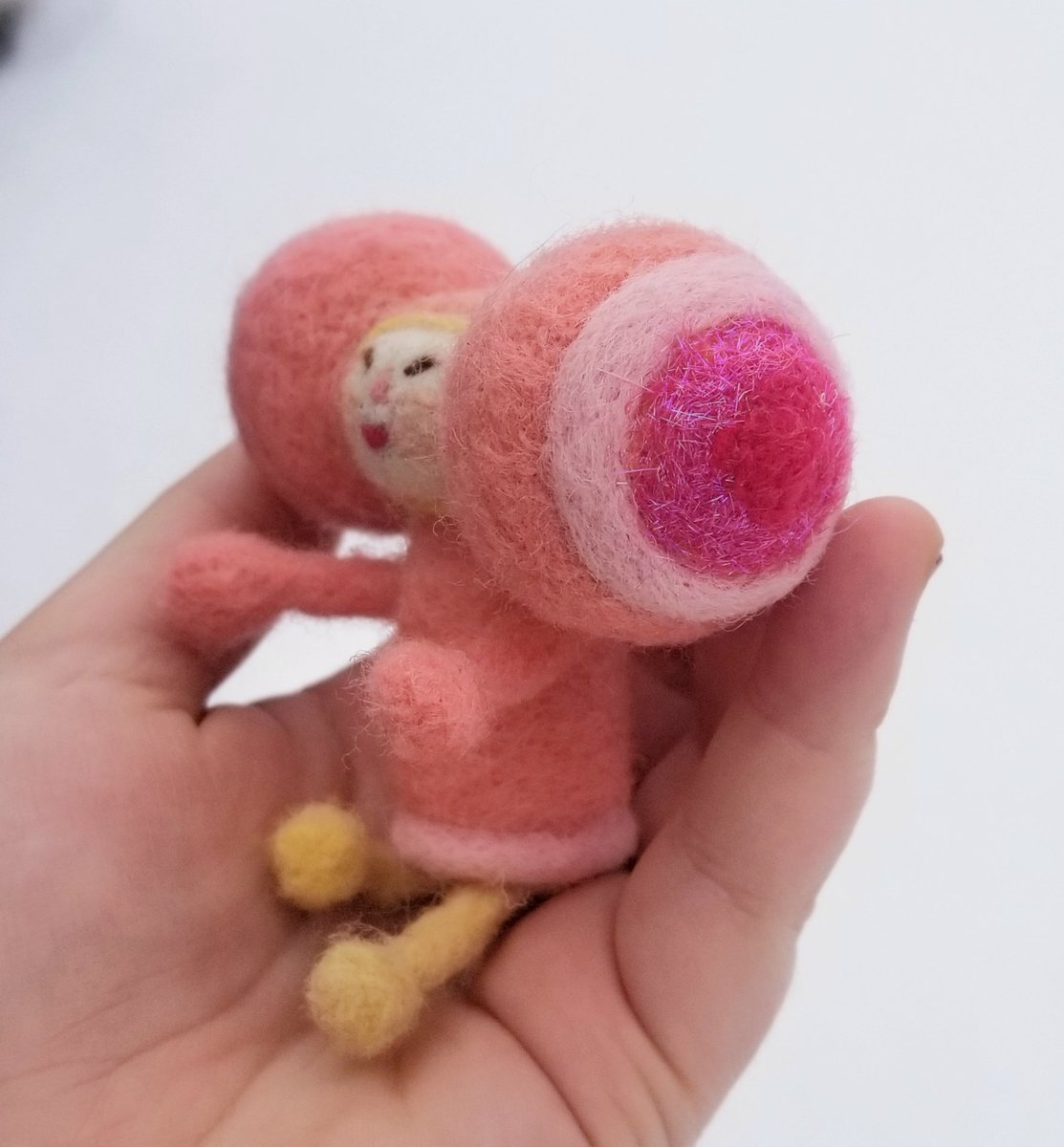 wumbreons's tweet photo. I have been away from this app but I want to share Honey from Katamari Damacy enjoying the snow https://t.co/yQcqJdnAbb