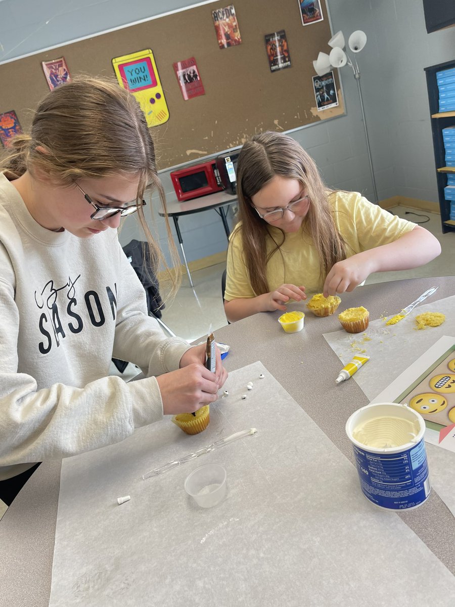 HyatesWagner's tweet photo. “Nailed it” competition in cooking club today. #fmsteach https://t.co/TWtzgbmDA8