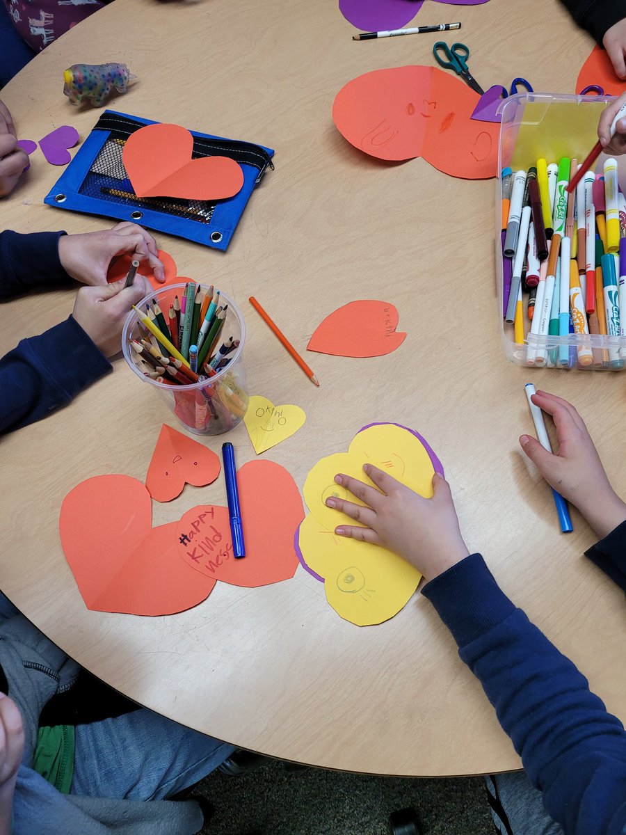 The kindness kids are on a mission to spread happiness all around campus! #Bekind #usdlearns #GreatKindnessChallenge #WeAreSCCOE