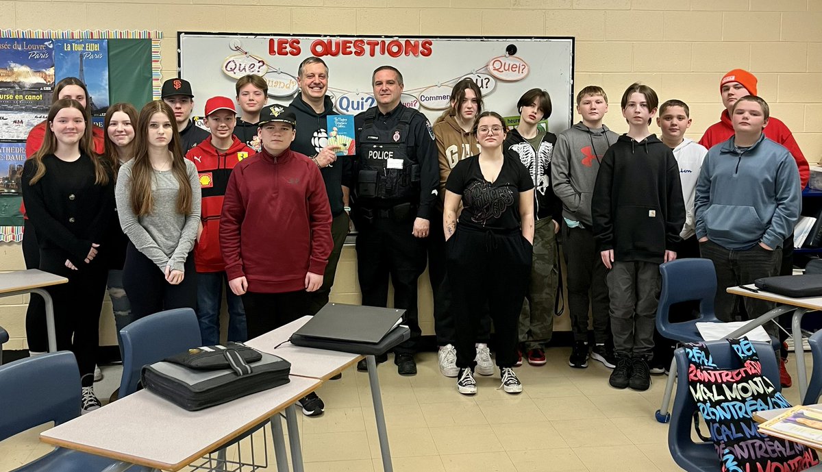 Has a great morning <a href="/stkevjr/">SKJH</a> in <a href="/Sdp_Bdv_NL/">Sherry</a>’s classroom for #FamilyLiteracyDay (my long time friend <a href="/RNC_PoliceNL/">Royal Newfoundland Constabulary</a> Cst.  Fitzgerald read as well)