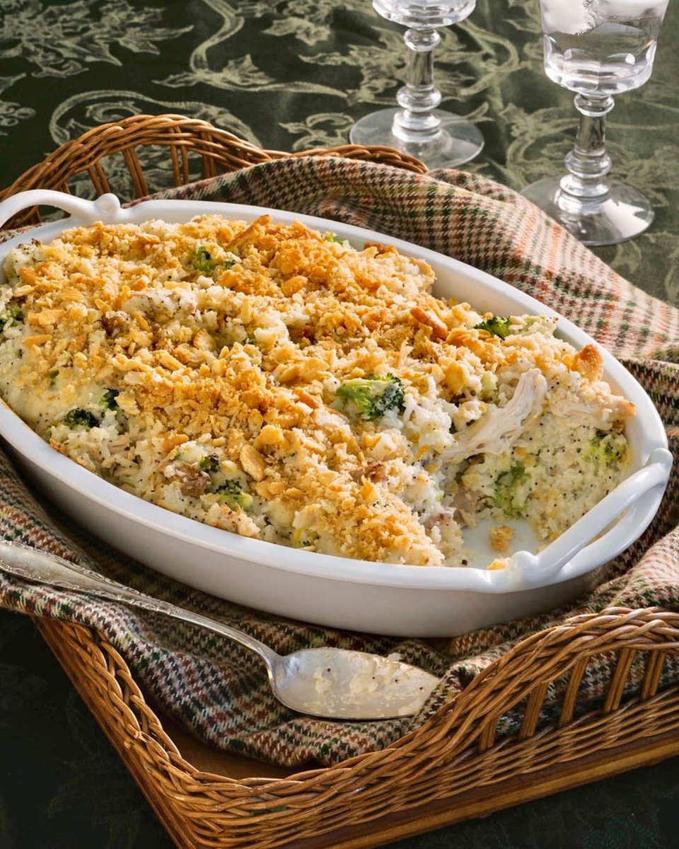 SouthernLadyMag's tweet image. A flavorful one-dish meal like Chicken, Broccoli, and Poppyseed Casserole is perfect for family dinner that comes together in a pinch. See our favorite casserole recipes at southernladymagazine.com/five-nourishin….
#southernladymag #recipebox #recipes #casseroles #casserolerecipes #dinnerrecipes