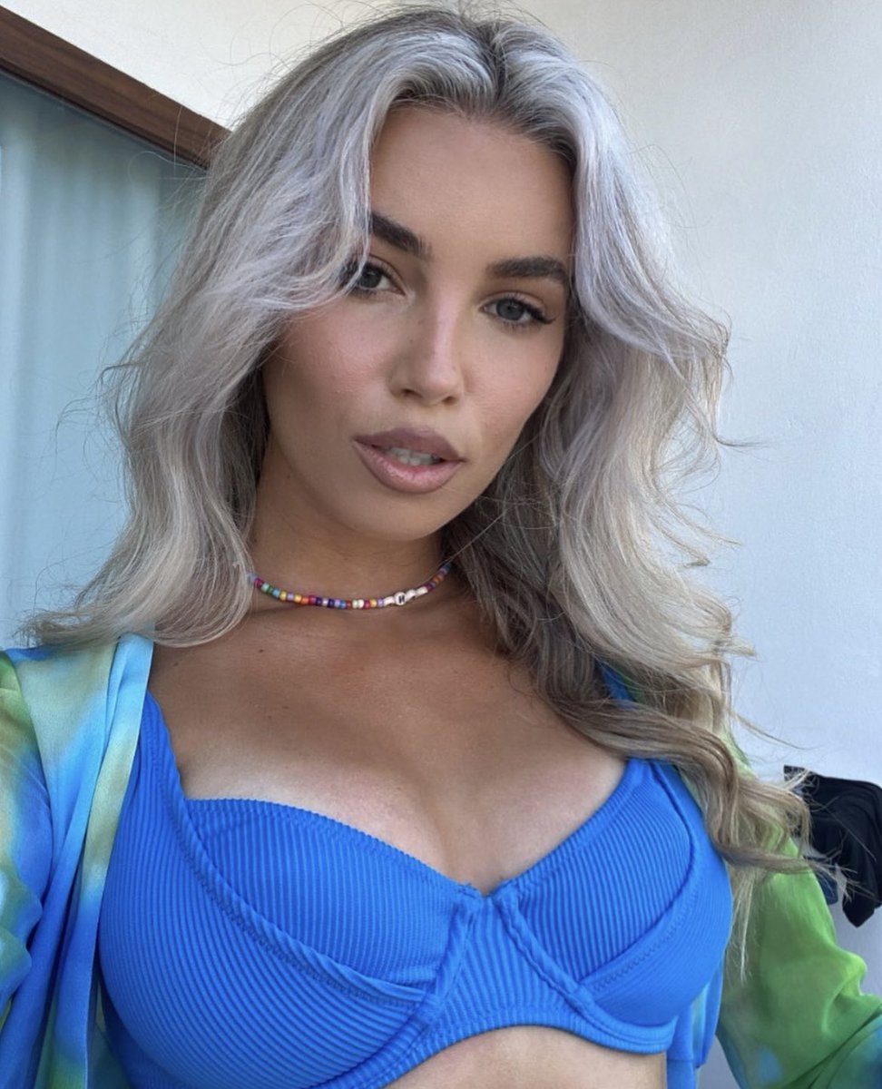 boohoo's tweet photo. We love a girl who knows her worth 👏👏👏 #loveisland https://t.co/YSKeEZahGU