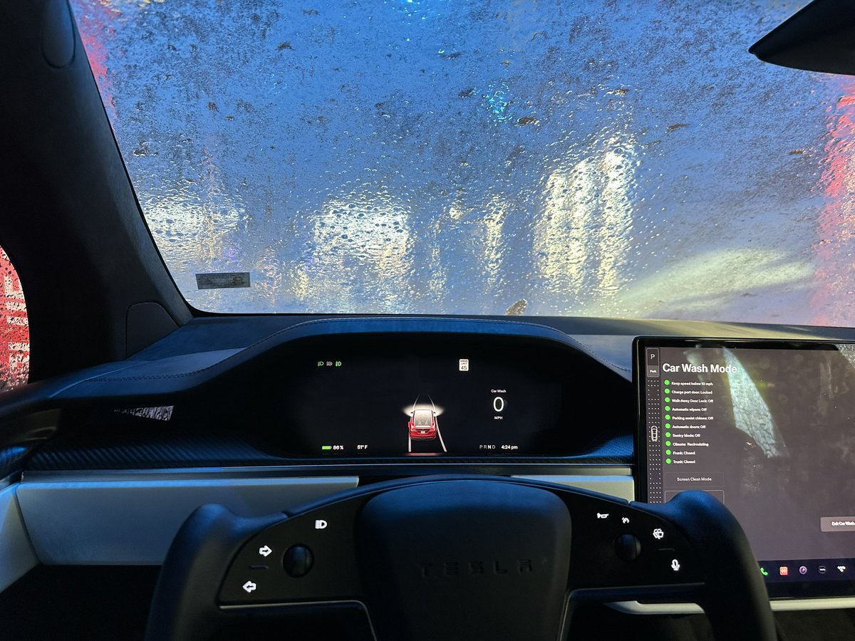 EZebroni's tweet image. Always protect your investment! #carwashmode #plaidarmy @tesla #modelxplaid