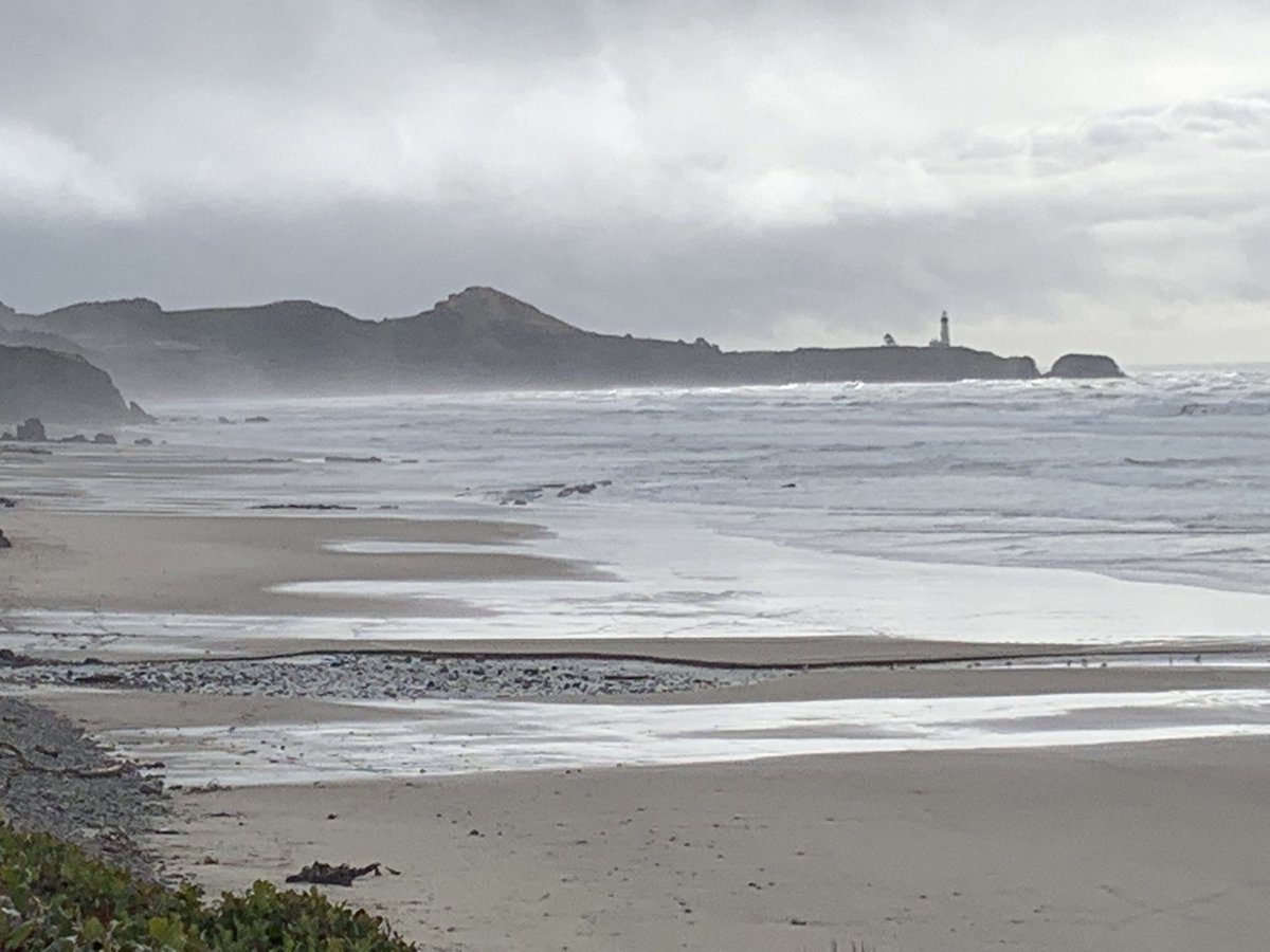 OutdoorsOregon's tweet photo. Oregon coast in the winter.  Bring your coat, but totally worth the trip! https://t.co/OqYKXSqXx2