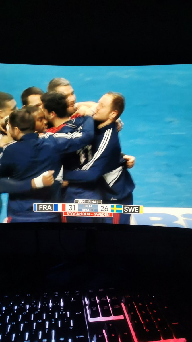 RoBiN25450's tweet photo. Bravo messieurs 🎉 @FRAHandball https://t.co/5gQ2kH3YVU