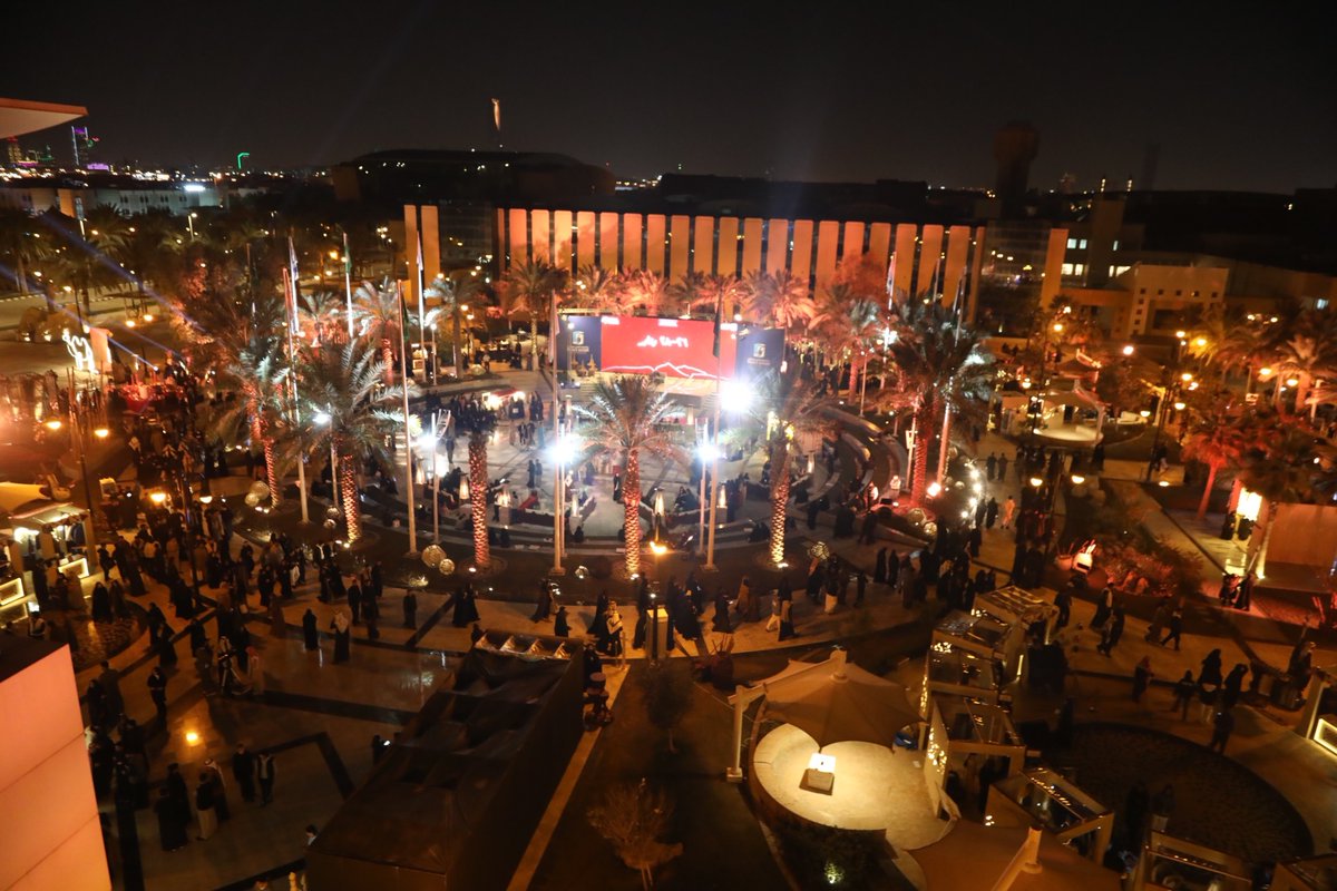 PSU_RUH's tweet photo. مقتطفات من زيارة سعادة رئيس #جامعة_الأمير_سلطان لفعالية (سمرتنا) بتنظيم عمادة شؤون الطلاب ممثلة بنادي YDA بالجامعة. https://t.co/70yBWNoAsC