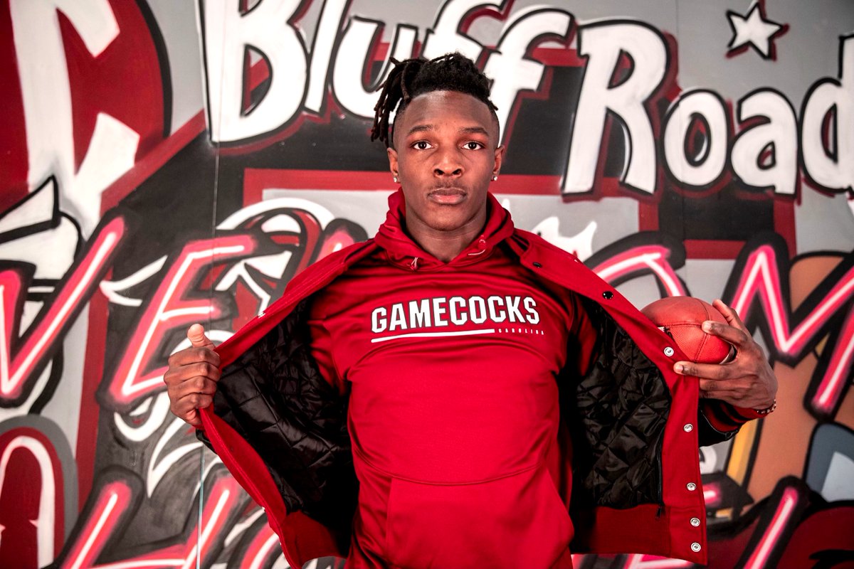 wendellgregory3's tweet image. i would like to thank the man above my Coaches,Teammates and family because none of this would be possible without them and with that being said i will me committing to the university of South Carolina @CoachSBeamer @coachdbrunner @WaltonRecruits @GamecockFB 🐔🐔 #SPURSUP