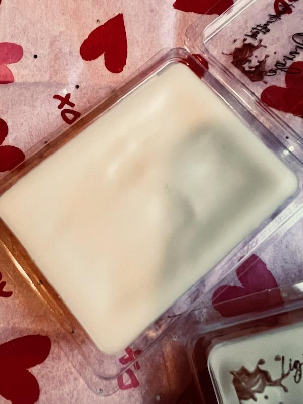 thatjerseygirlj's tweet image. Chocolate Orange wax melts 😋 sweet and citrusy classic 

#chocolateorange #soywaxmets #handpoured