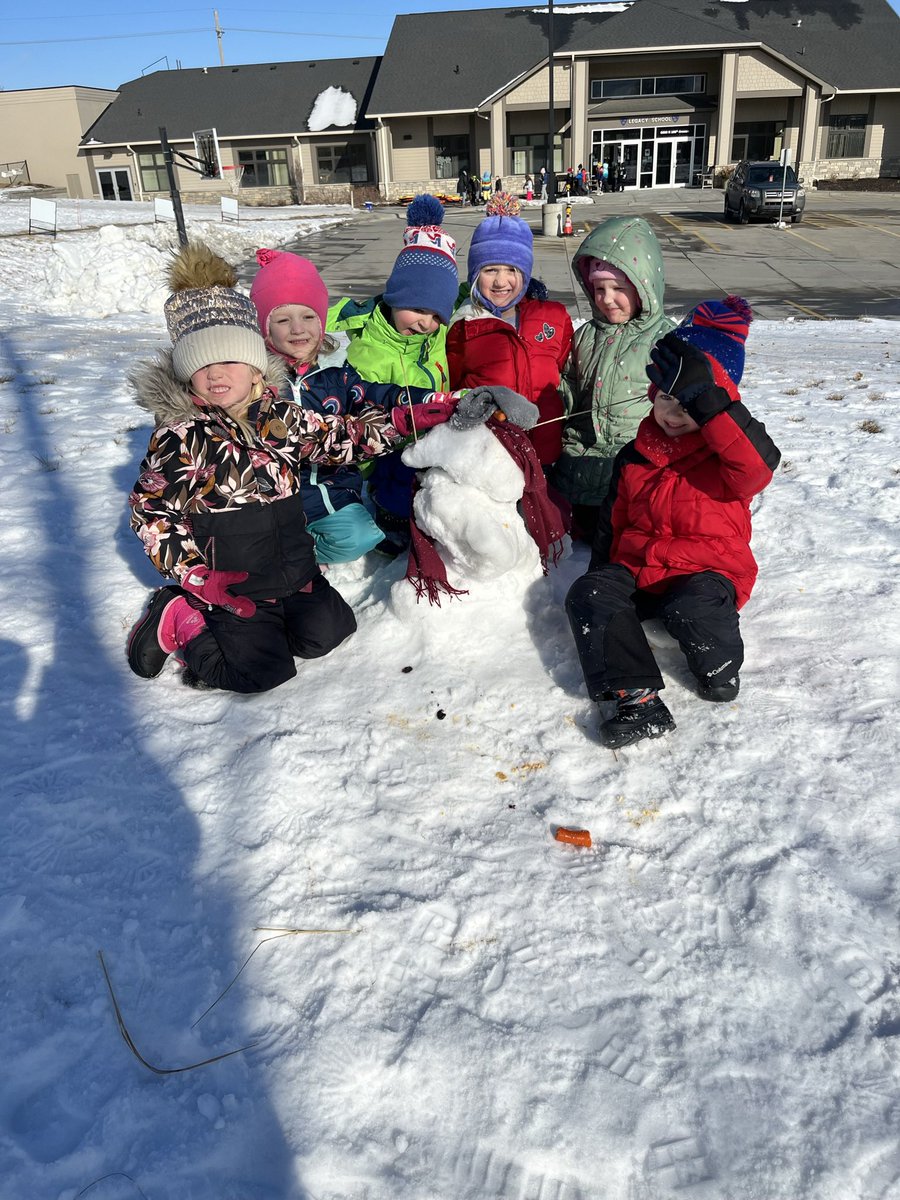 LegacySchoolNE's tweet photo. Students in Mrs. Whitehill’s Jr-K went outside today to make snowmen! ⛄️ https://t.co/CySUJEsNXf
