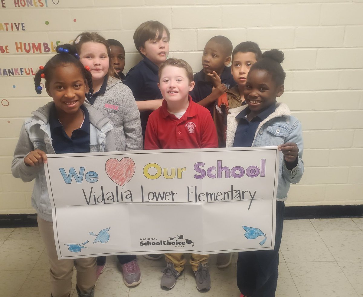 KalandraLoyd's tweet photo. #SchoolChoiceWeek ❤️💙 https://t.co/8KsnKqqbFX