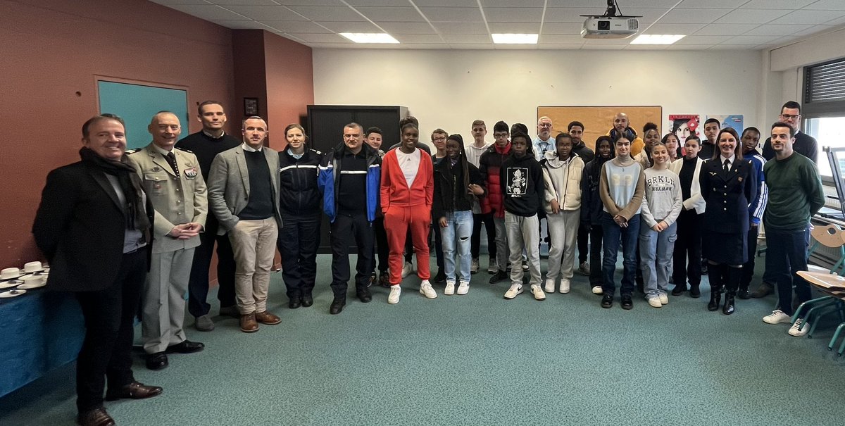 Guilbertsteph86's tweet image. Une Semaine Stage Défense au profit de 18 jeunes de 3ème du Collège Jules Verne, Buxerolles, par #csnjpoitiers avec #ricm #9bima #SSA #14bsmat #cirfamarine #sdis86 #protectioncivile #gendarmerienationale #aeroportpoitiers