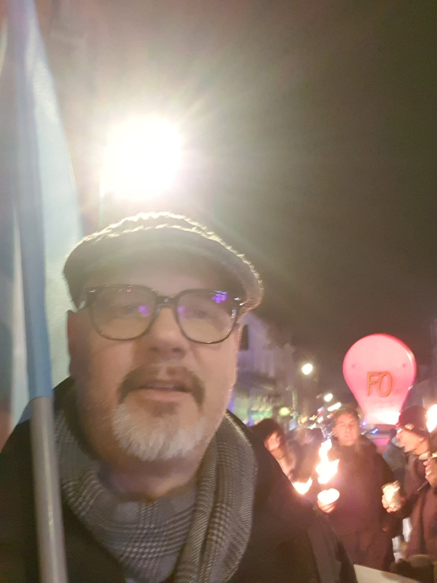 Berthe05229859's tweet photo. Marche aux flambeaux à #Pontoise organisée par l’intersyndicale du Val-d’Oise afin d'obtenir l’abandon de la retraite à 64 ans.
Prochain rendez-vous le 31 janvier !
#LFI
#pg95
#Greve31Janvier https://t.co/0AjHJeODCi