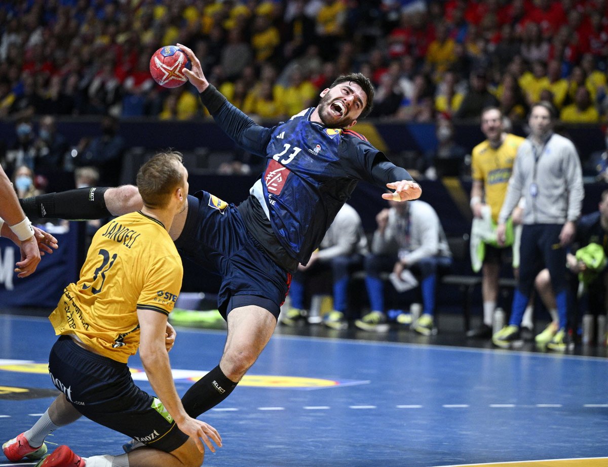 sports_rl's tweet photo. 🤾♂️ #Handball #Mondiaux #POLSWE2023 @FRAHandball #FRAMONHandball #Bleus #FRASUE
🇫🇷 🇸🇪 Mondial-2023 : la France éteint la Suède et file en finale ⤵️
https://t.co/FRrDE7eo0H https://t.co/lSvoFI1qGU
