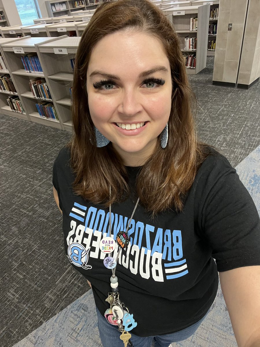 rachaelreads_'s tweet photo. Before teaching research skills and databases to English 3 classes for 8 class periods vs After. #highschoollibrarylife #research #databaes https://t.co/1QtGCiLMZu