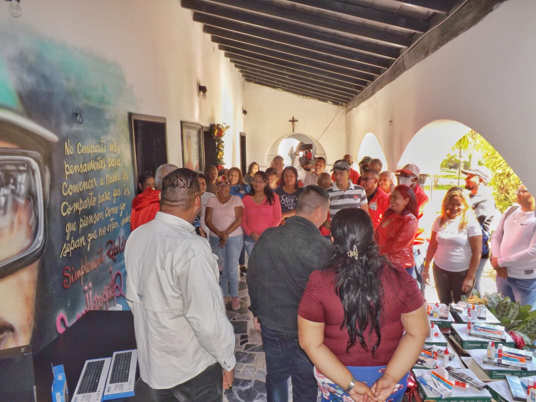 #Viernes27Enero2023 
Junto a los concejales y concejalas de la institución, siguen entrega de Uniformes, utensilios, Papeleria y equipos técnicos al personal de Prensa, Seguridad interna y secretaria de cada dependencia, para seguir fortaleciendo el trabajo que se desempeña