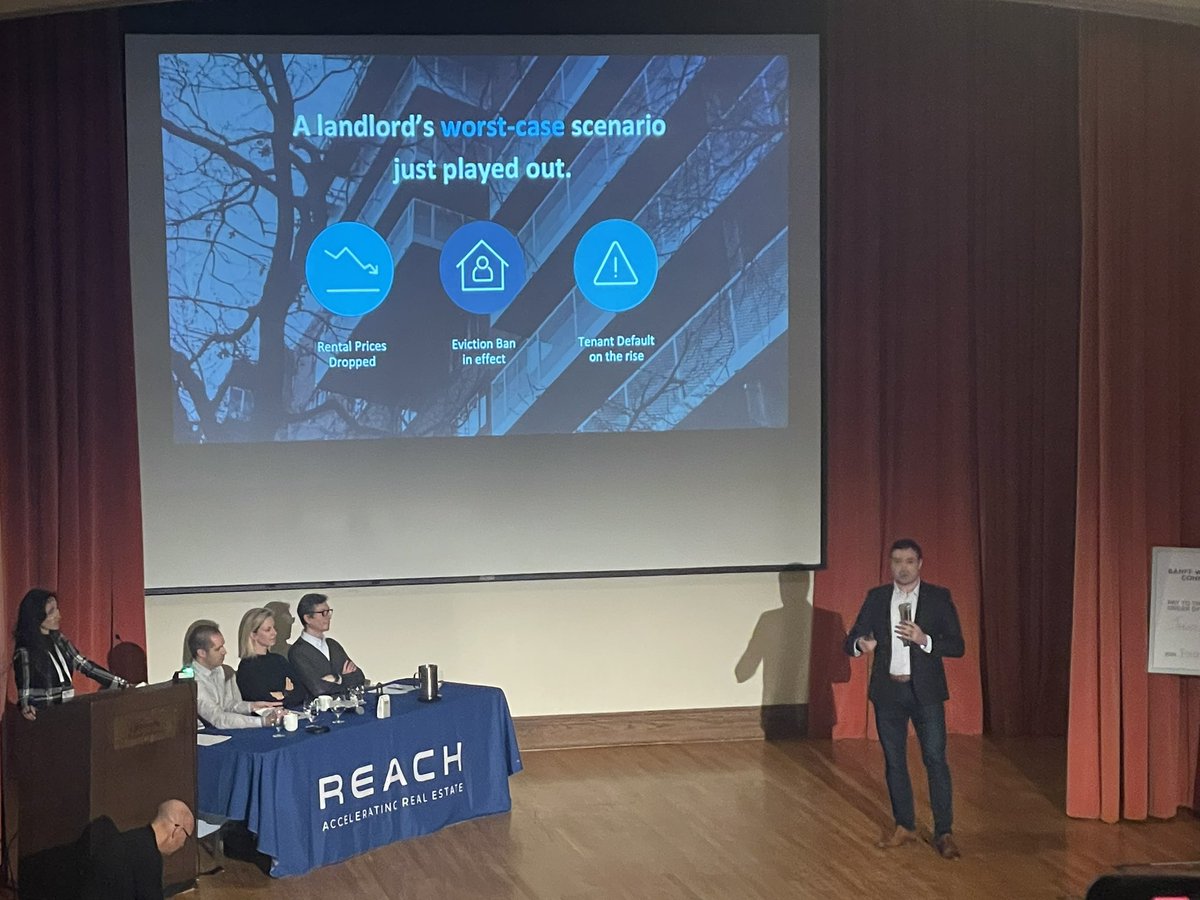 I LOVE THIS - we’ll played <a href="/reachcdn/">REACH Canada</a>. 

Bringing a tech start-up pitch competition to the crowd. 

The room is packed with ppl sitting in the stairs. These 6 companies have 4min to sell it  &amp; then are under fire with questions for another 4. 

🙌🏼🤓

#entrepreneurship #bwc23