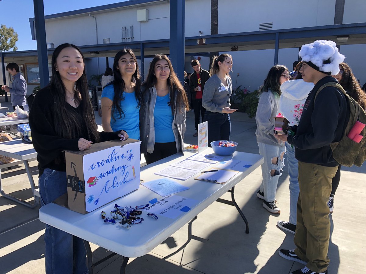 DrDaveMartinez's tweet photo. Spring Semester Club Rush today! Many community/interest based clubs to choose from at ECHS. Great way to connect, collaborate and grow! #echspride #nmusd #coastlinecollege #highschoolclubs #CostaMesa #NewportBeach https://t.co/mK9CToYOIL