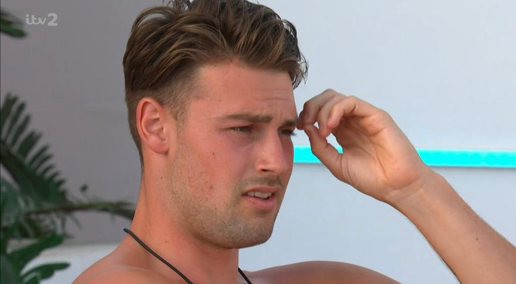 bigfattyboom's tweet photo. Ellies begging it frfr #loveisland https://t.co/3sukRaWxmt