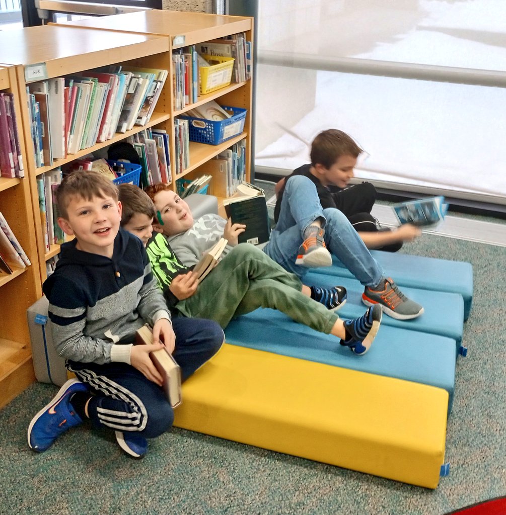 MrsZubarevLMC's tweet photo. Look who I caught reading! 👀📚 #WebsterLMC #WebsterWildcats🐾 #LivoniaPride https://t.co/LDtleDubKT