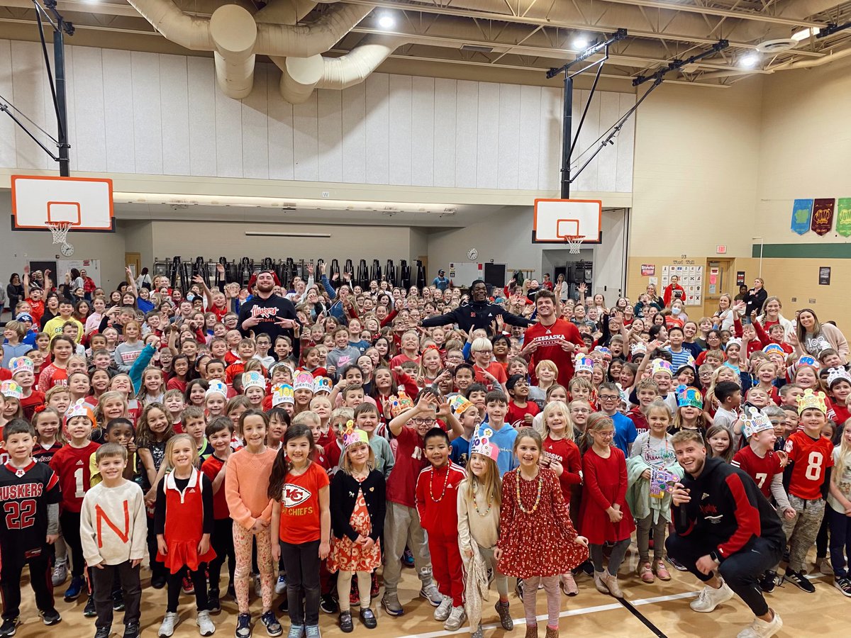 Elliott14Brown's tweet photo. This was a ROWDY group at Fire Ridge Elementary w/ @chubbapurdy @TeddyProchazka @JeffSims_10 #ÂllLØVË https://t.co/uO1wg7XH4h