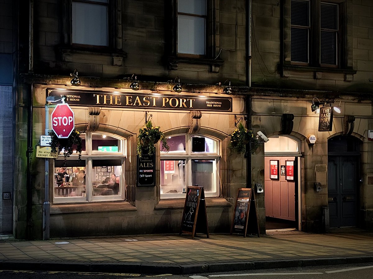 LoveDunfermline's tweet photo. Top establishment for many a year. A favourite haunt of Sir Alex Ferguson back in the day. https://t.co/puT3hpXz3D
