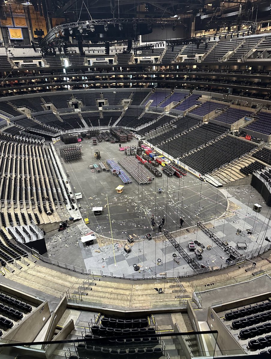 RT @cryptocomarena: Grammy load-in has begun! 🙌🏽 @RecordingAcad