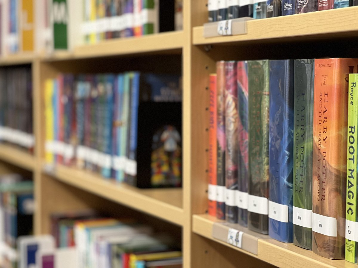 roger_clap's tweet photo. Grateful to be one of a handful of BPS schools to get funding for a library. Our students are thrilled to have a space with new, fun and educational picks! 📚@BostonSchools @JeriRob49 https://t.co/mzN57b1sS8