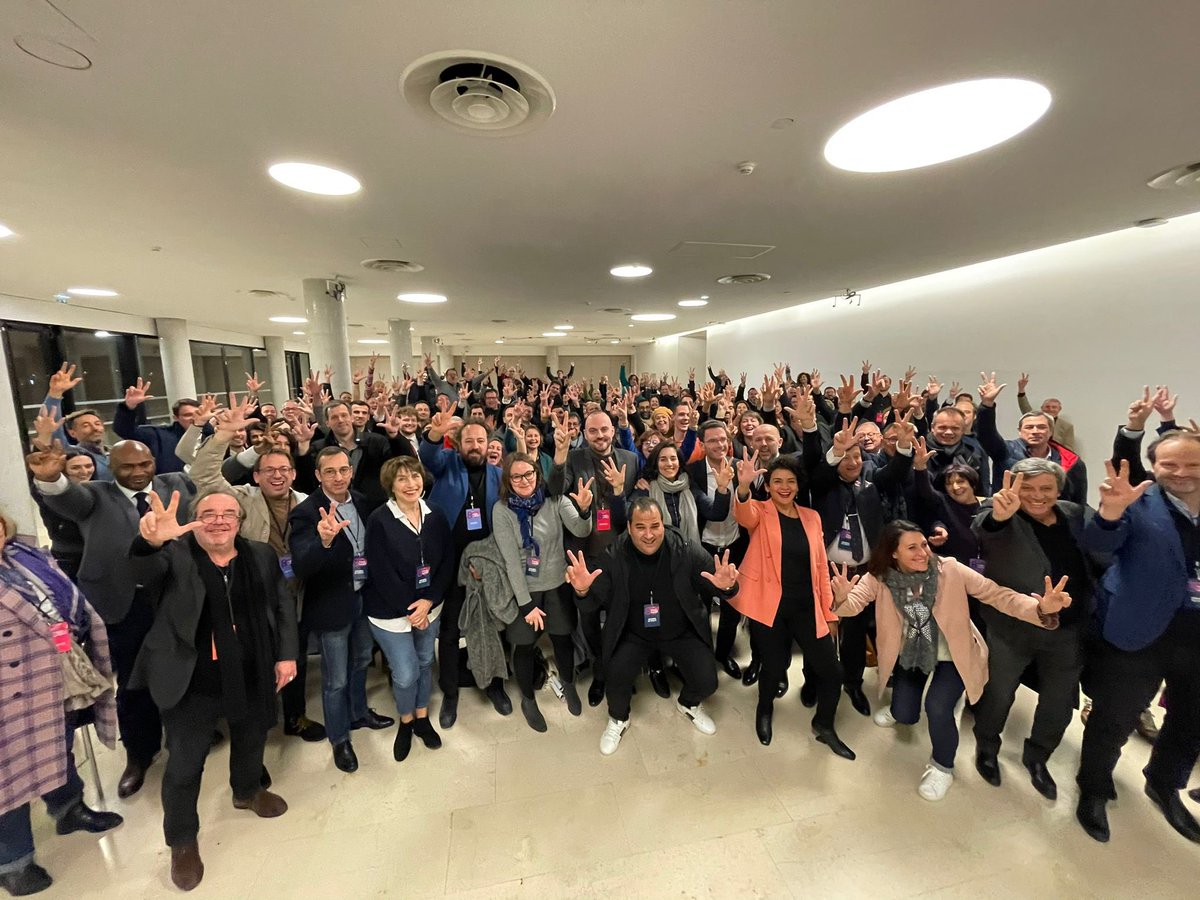 Un grand merci à tous pour votre présence, le combat continue pour les #Refondations ✊🌹