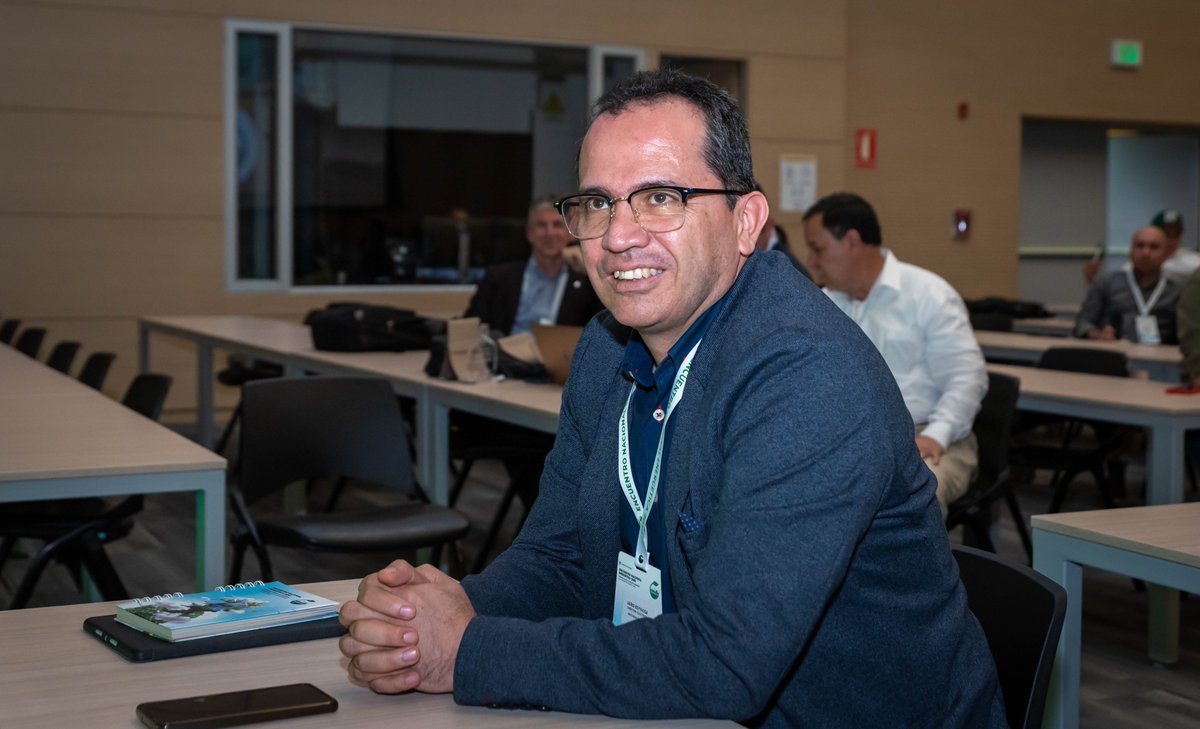 Energetica2030's tweet photo. "Entender qué son las energías renovables, cómo funcionan y el impacto en el medioambiente es clave para avanzar en la transición energética". Jairo Espinosa, director científico de Energética 2030, explica el ABC de los tipos de energía renovable: 👉https://t.co/pFurVBxcjw https://t.co/eb1A4sdzSx