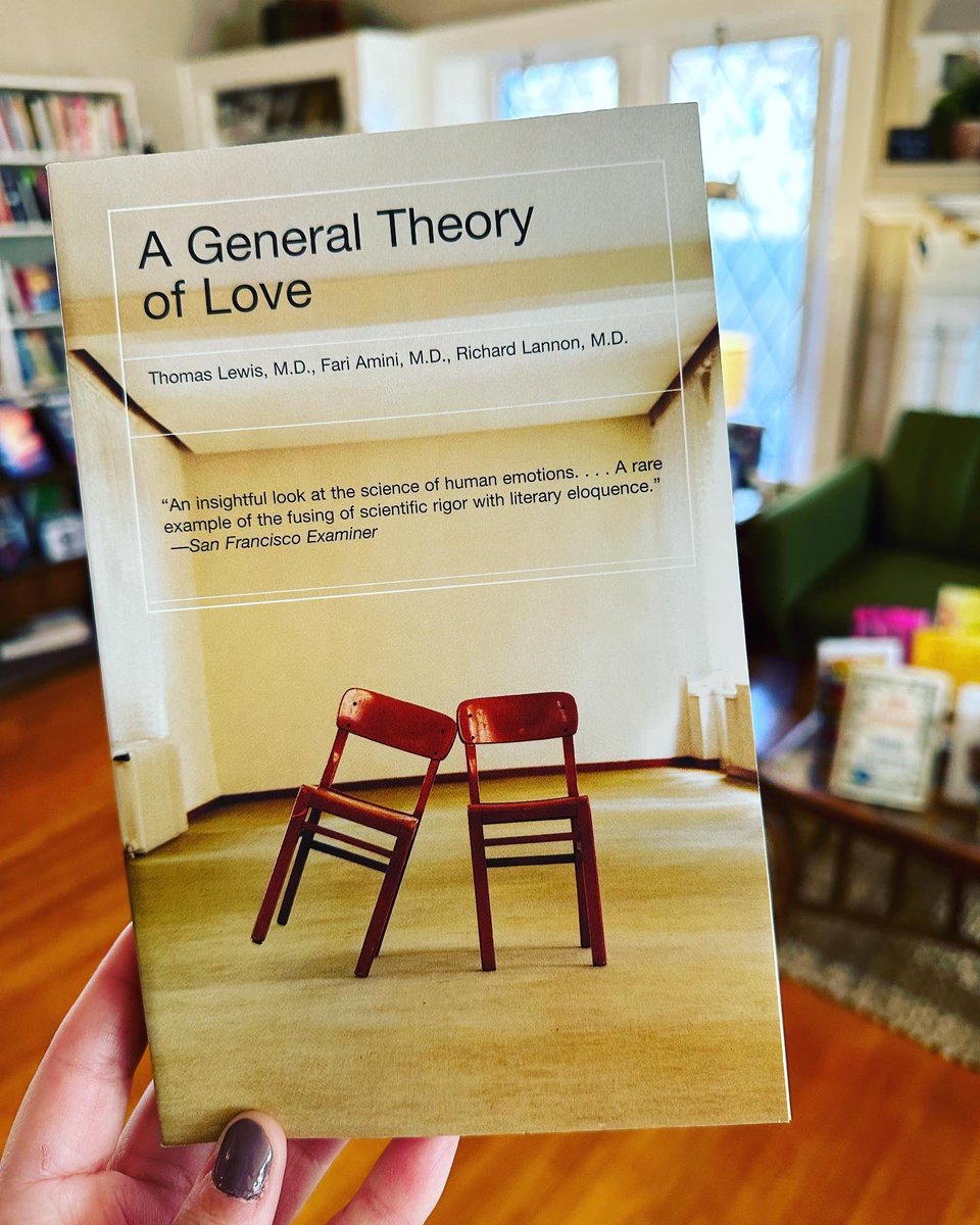 Love is in the air! And also ~ sunshine! Yay! 💛☀️📚 Open until 6!