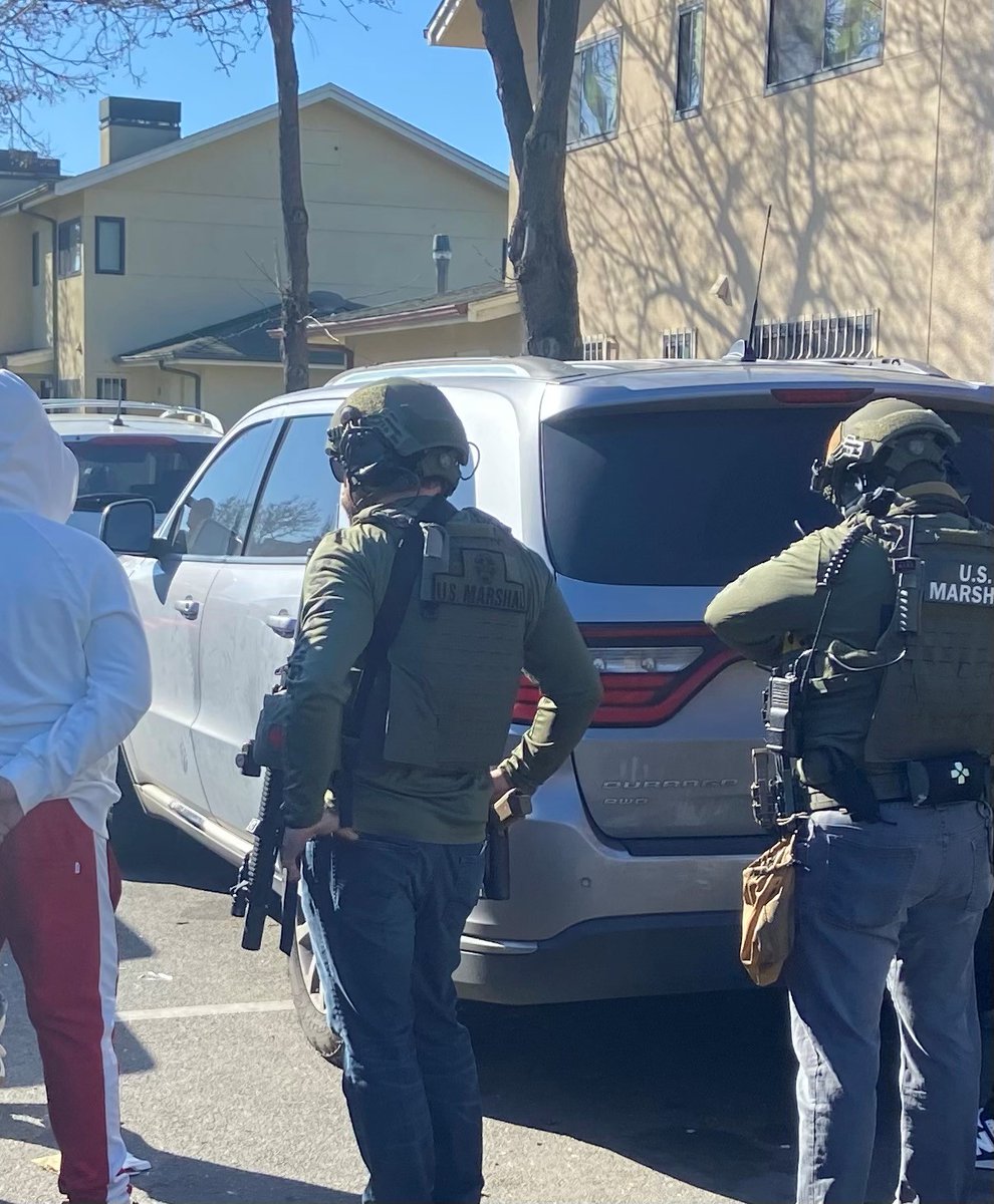 USMS_PSWRFTF's tweet image. It was a busy week working to reduce violence in #Oakland. The #PSWRFTF assisted @oaklandpoliceca with 19 fugitives apprehended; 12 were #wanted for charges related to #homicide and the rest for armed robbery and assault. #captured #teamwork @CampbellPolice @USMarshalsHQ