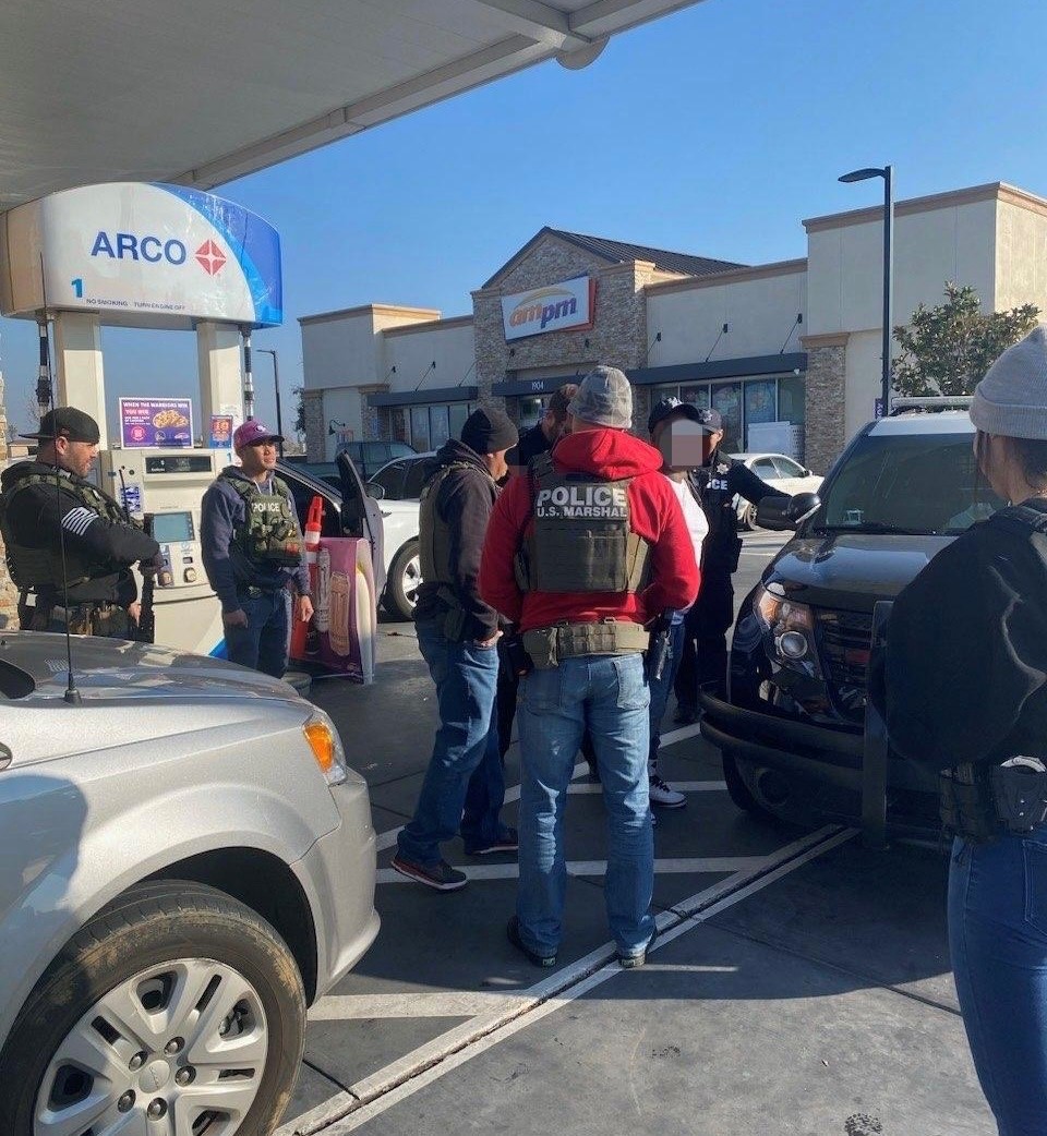 USMS_PSWRFTF's tweet image. It was a busy week working to reduce violence in #Oakland. The #PSWRFTF assisted @oaklandpoliceca with 19 fugitives apprehended; 12 were #wanted for charges related to #homicide and the rest for armed robbery and assault. #captured #teamwork @CampbellPolice @USMarshalsHQ
