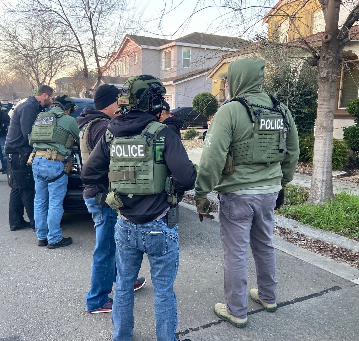 USMS_PSWRFTF's tweet image. It was a busy week working to reduce violence in #Oakland. The #PSWRFTF assisted @oaklandpoliceca with 19 fugitives apprehended; 12 were #wanted for charges related to #homicide and the rest for armed robbery and assault. #captured #teamwork @CampbellPolice @USMarshalsHQ