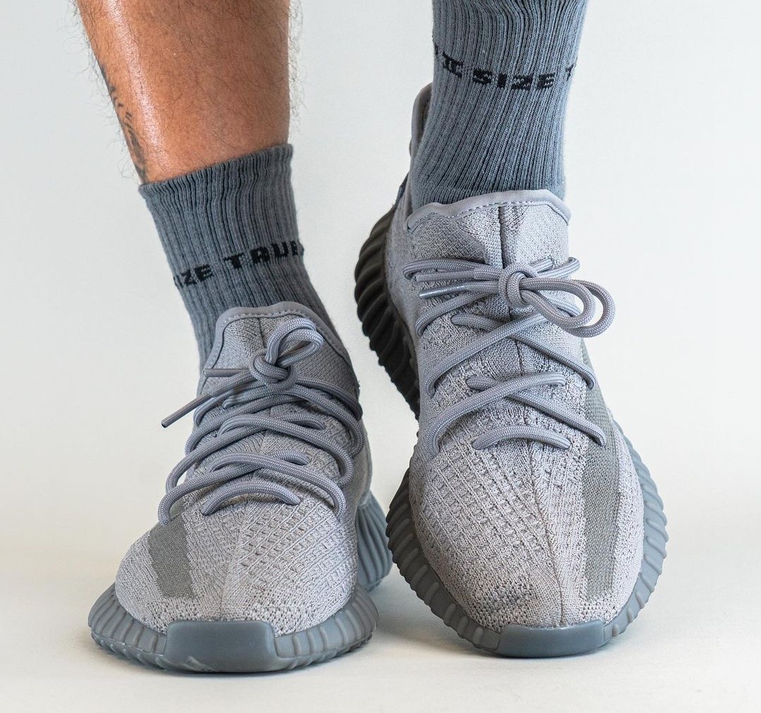 yeezy 350 v2 marsh on feet