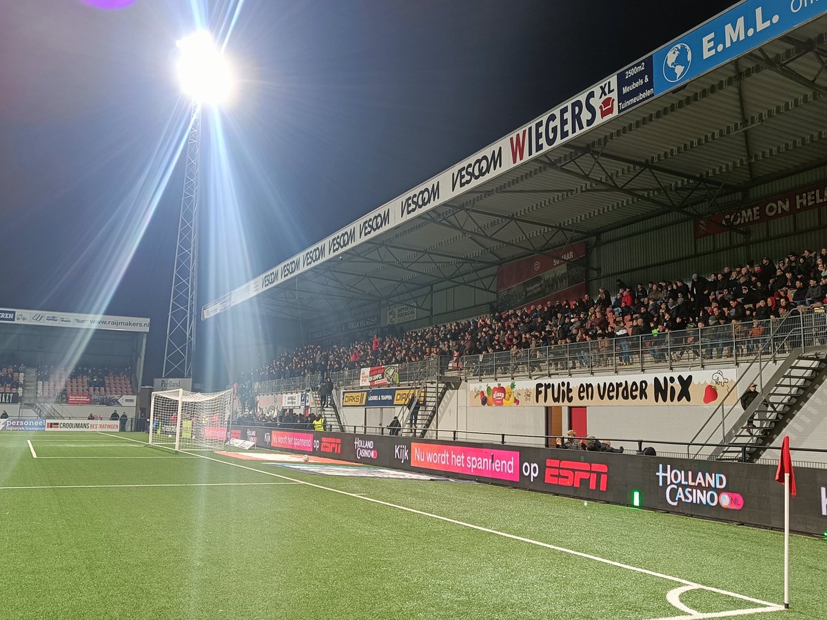 Vanavond samen met Floris, @weijkelenboom en @JeffeyO86 in het GS Staalwerken Stadion. Helmond Sport - Jong AFC Ajax. #heljaj #keukenkampioendivisie #GSStaalwerkenStadion #groundhoppen #groundhopping #dutch92 38/92