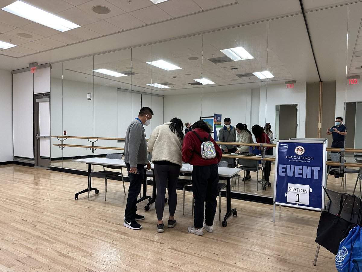 AsmLisaCalderon's tweet photo. Thank you to #TeamCalderon, LAHSA, and community members for volunteering for the homeless count in #HaciendaHeights!
The work that volunteers do during the count is essential for allocating resources to community experiencing homelessness. https://t.co/nGIbdoTV8Q
