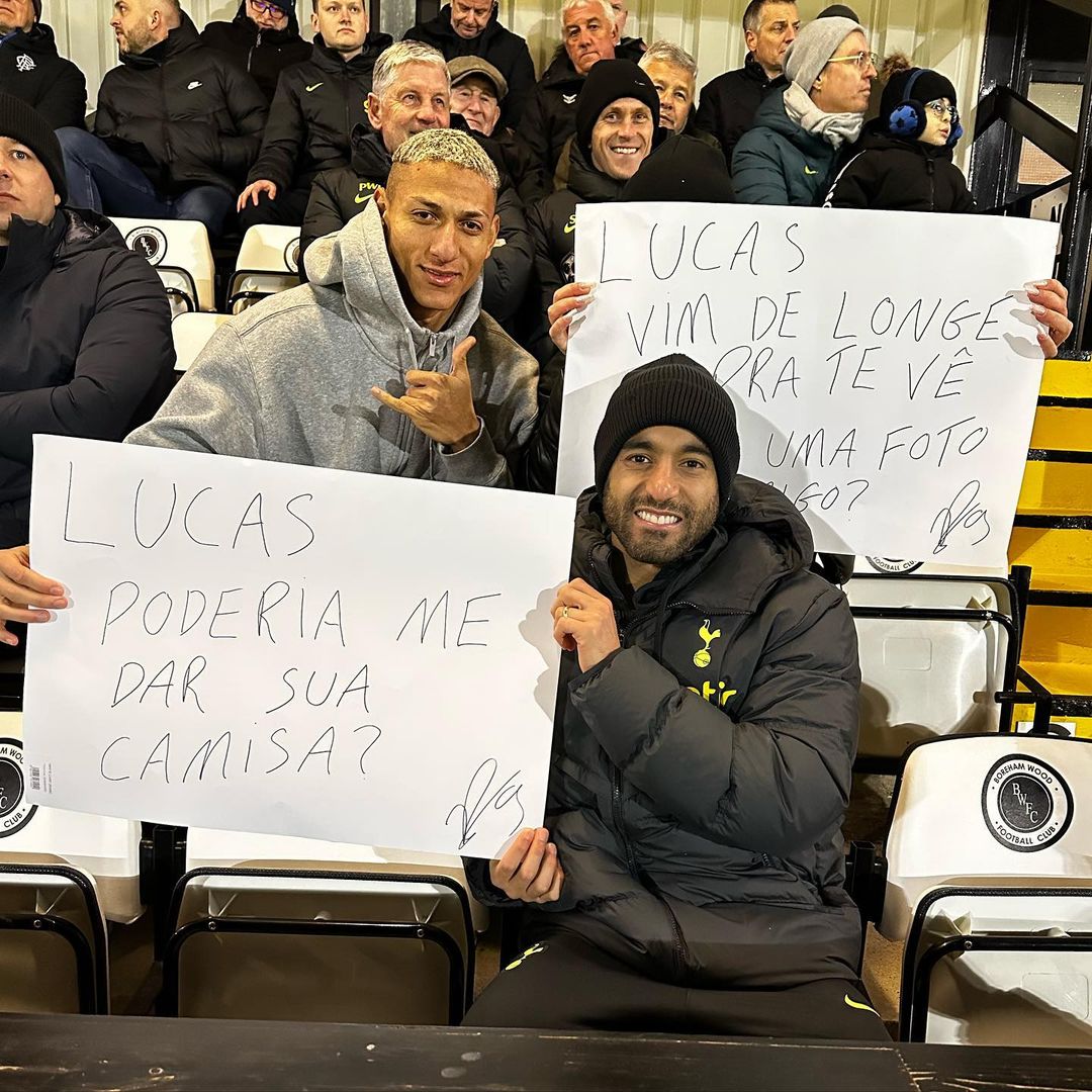 SpursOfficial's tweet photo. "Lucas, I came a long way just to see you. Take a picture with me?" 

@richarlison97 in support of @LucasMoura7 and the Under-21s tonight 💙🇧🇷 https://t.co/gdbEWNHl1Q