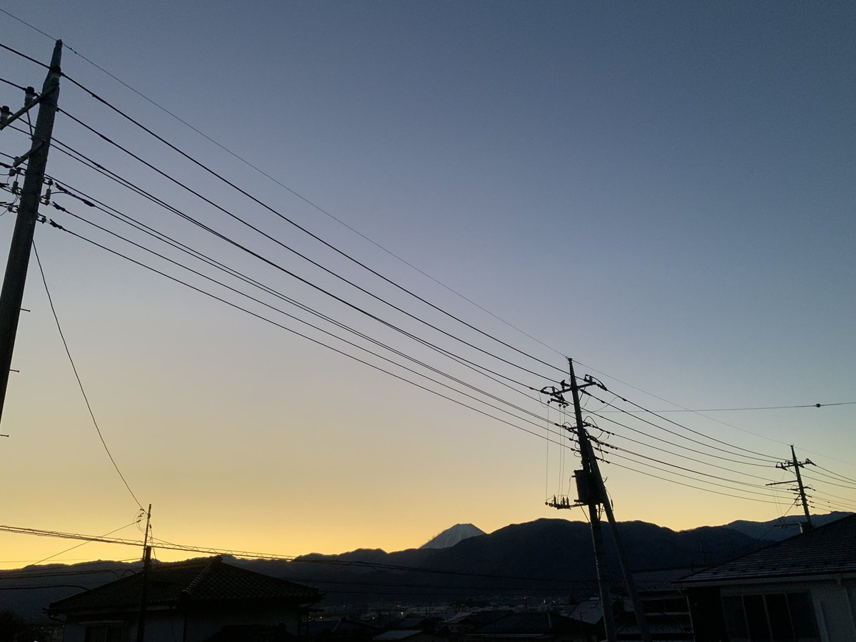 OfficeSouthLake's tweet photo. おはようございます。
昨日の雪が残る朝。朝カレーーーーーーーーー!!!!!でロケットスタートです♪( ´▽`)
#朝カレー #カレー #クッキングプロ #cookingpro #味噌汁 #トマト #キュウリ #サラダ #ヨーグルト #コーヒー https://t.co/Kob6km1CNj