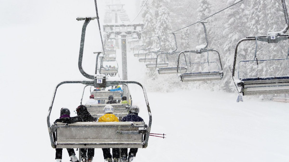 MABrewersGuild's tweet photo. Hitting the slopes this weekend? Here are some #MAbreweries close to your next destination:

1. Trillium Brewing and Widowmaker Brew near Blue Hills Ski Area. 
2. Floodwater Brewing Company close to Berkshire East Mountain Resort. https://t.co/cIXmn3ZJDc