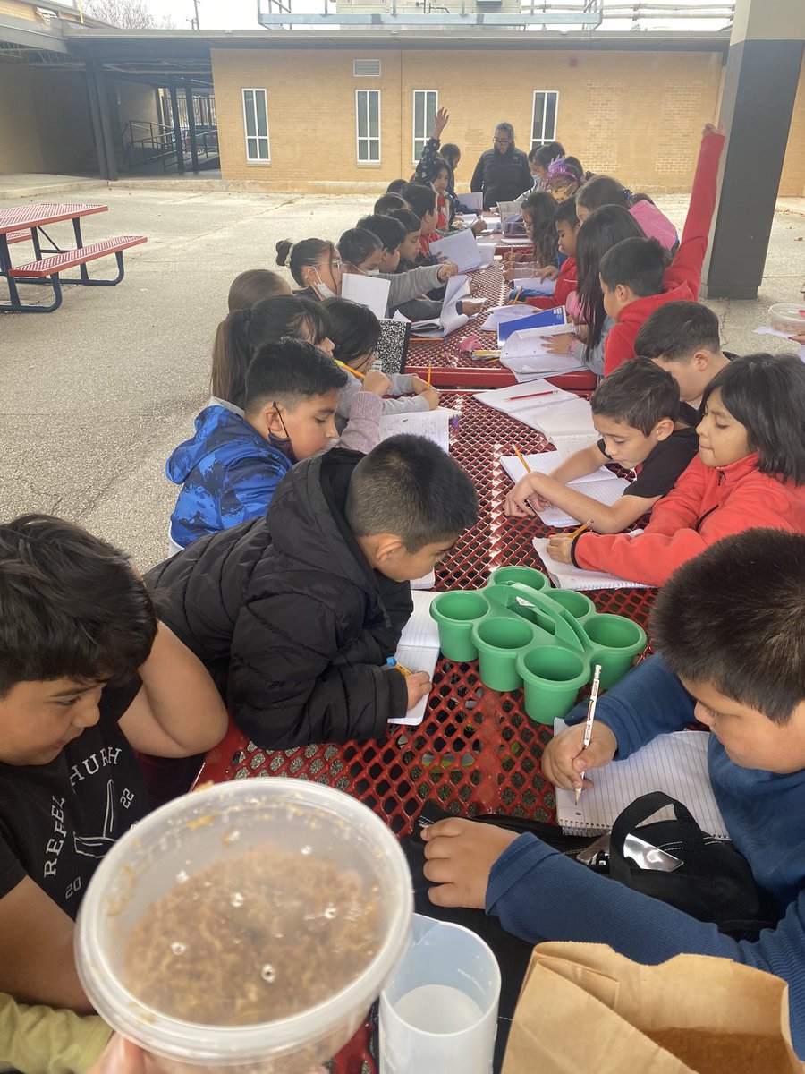 Leslie Hernandez tweet media