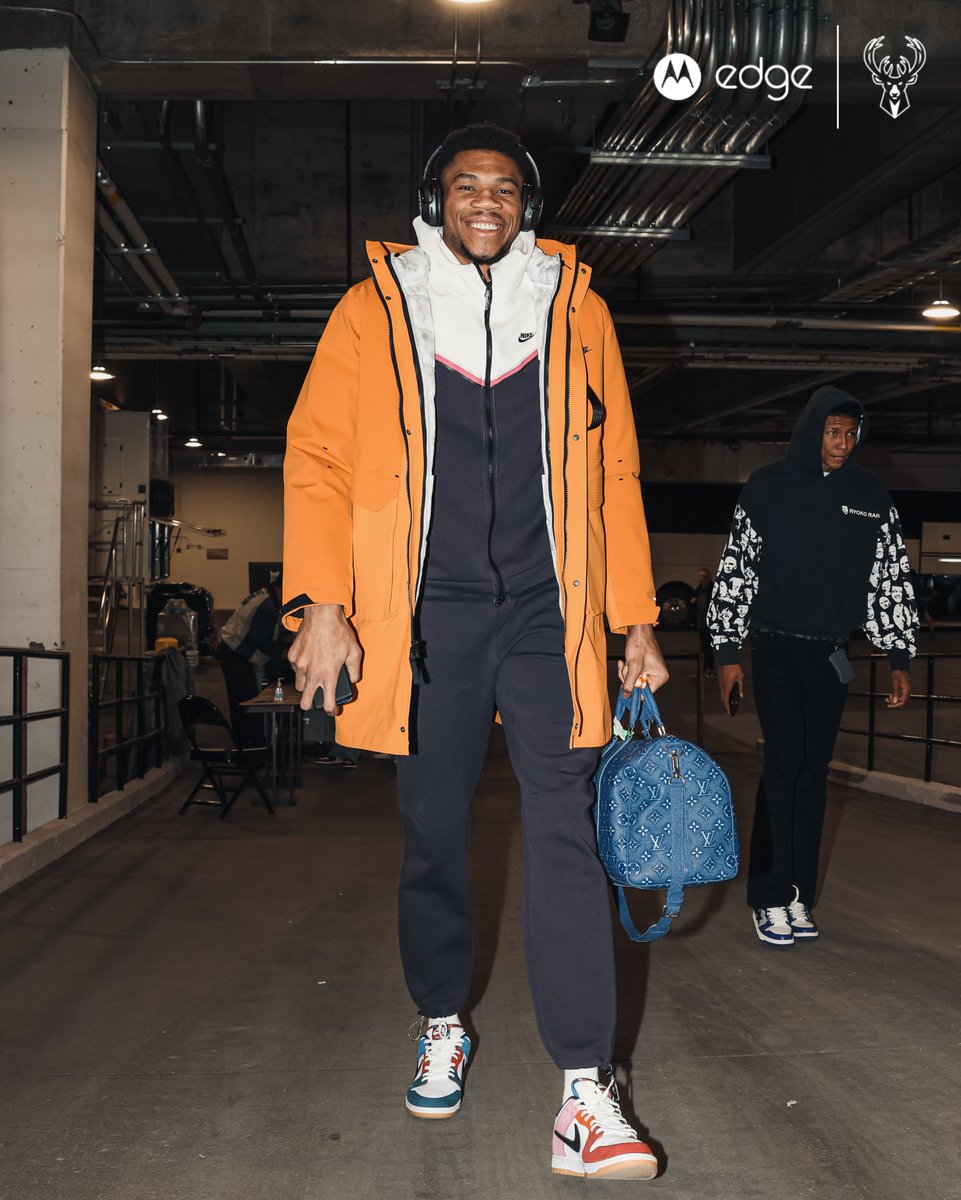 Milwaukee Bucks on Twitter "All smiles. 📸 MotorolaUS"