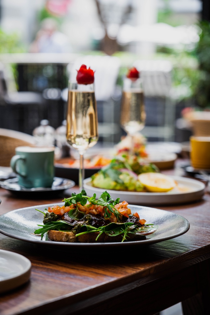 Move over, coffee. Today our fix is bubbles with brunch.
_
_
_
#ProudMarySA⁠ #BrunchInStyle #Mimosa #EatOutRosebank #SummerMenu #CafePlates #ModernEatery⁠⁠ #TheBankRosebank⁠ #VocoHotels⁠ #IHG⁠OneRewards