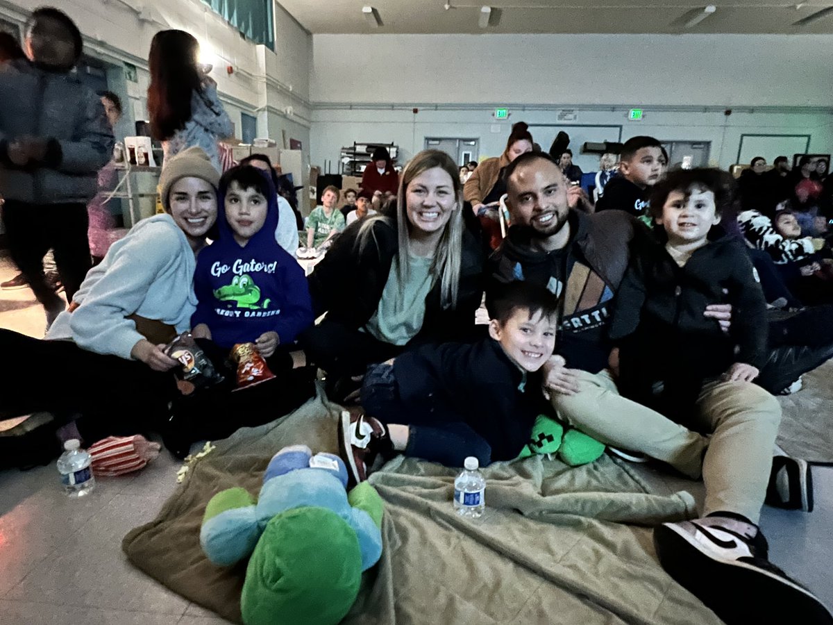 MsKoontzMDUSD's tweet photo. What a night! We love this Gator family! Thank you @GGEGATORSPTA for all your hard work💜🐊 #fridayfeels #gatorprin https://t.co/Y1wo2McXYu